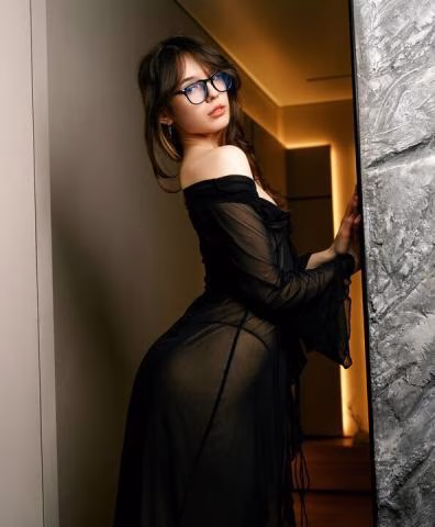 Khar Road aged housewife Call Girl